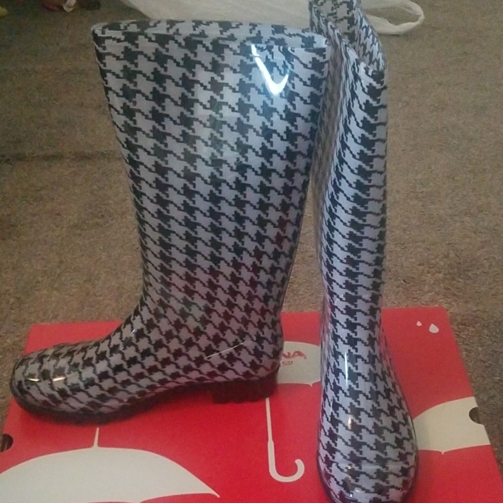 Houndstooth rain boots *worn once*